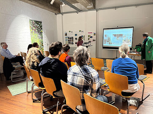 Wissenszuwachs in entspannter Atmosphäre ist das Konzept der Feierabend-Talks, die das JKI im Wissenschaftsschaufenster veranstaltet. Foto: Sarah Barnert/JKI