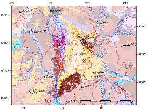 Abbildung 4.16 Bodenlandschaften um das Klima-Boden-Analog im Süden Ungarns. Vollfarbige Kartiereinheiten bezeichnen Landwirtschaftsflächen im Komitat Bács-Kiskun. Ⓐ Sandböden, im Kern (beigegelb) Ranker aus fast reinen Sanden, umgeben von Braunerden mit Schluffanteilen (dunkelgelb). Ⓑ Schwarzerden aus carbonatreichem Löß. Ⓒ Vergleyte Böden mit hohem Salzgehalt (magenta) und Schwarz- und humusreiche Parabraunerden (rotbraun) in der Auenlandschaft der Donau. Kartengrundlagen: European Soil Database v2.0, European Commission and the European Soil Bureau Network; Grenzen © Eurogeographics.