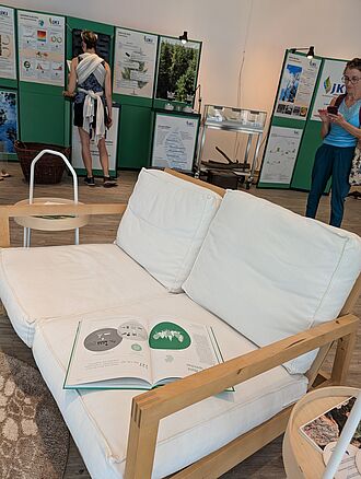 In der zentralen Sitzlaunsch konnte man mit den Ausstellungsmachern ins Gespräch kommen.