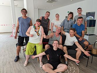 Nach getaner Arbeit, der Aufbautrupp aus Handwerkern, Informationstechnikern, Azubis, Kommunikation und Waldschutz.