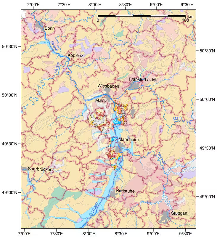 Abbildung 4.11 Bodenlandschaften des Klimaanalogs am Rhein zur Fokusregion Ost. Vollfarbige Kartiereinheiten bezeichnen Landwirtschaftsflächen in den die Analogregion repräsentierenden Landkreisen. Auf den Hochterrassen der rechten = ostwärtigen Rheinseite finden sich Parabraunerden aus Terrassensanden mit dünner Lößauflage, darunter Braunerden aus lehmigem Auenmaterial. Auf den Hügeln der linken = westlichen Rheinseite finden sich degradierte Schwarzerden aus Lößschluff; erodiertes Material an den Hängen und in den Tälern bildet steinige Regosole, in den Niederungen liegen Kalksteinrendzinen auf dem Ausgangsgestein frei. Das Rheintal ist von lehmigen Auenböden bedeckt, stellenweise auf sandigen Auswehungen. Kartengrundlagen: European Soil Database v2.0, European Commission and the European Soil Bureau Network; Grenzen © Eurogeographics.