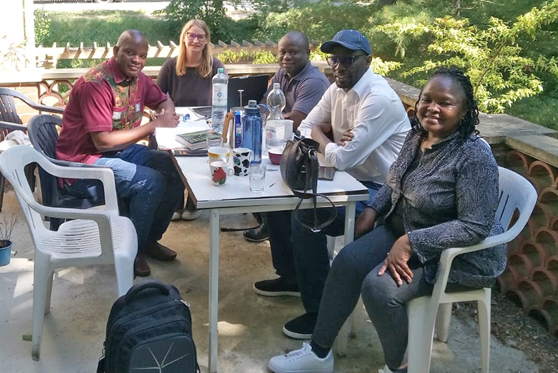The African partners share their great expertise in identifying pollinators from Zambia